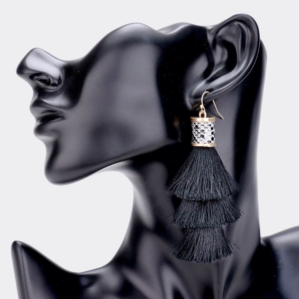 TIERED TASSEL DROP SNAKE EARRINGS - Black